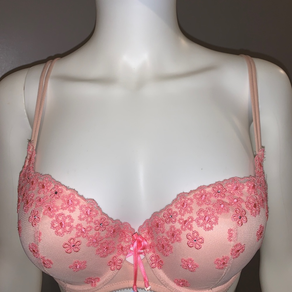 Very sexy balconet bra.